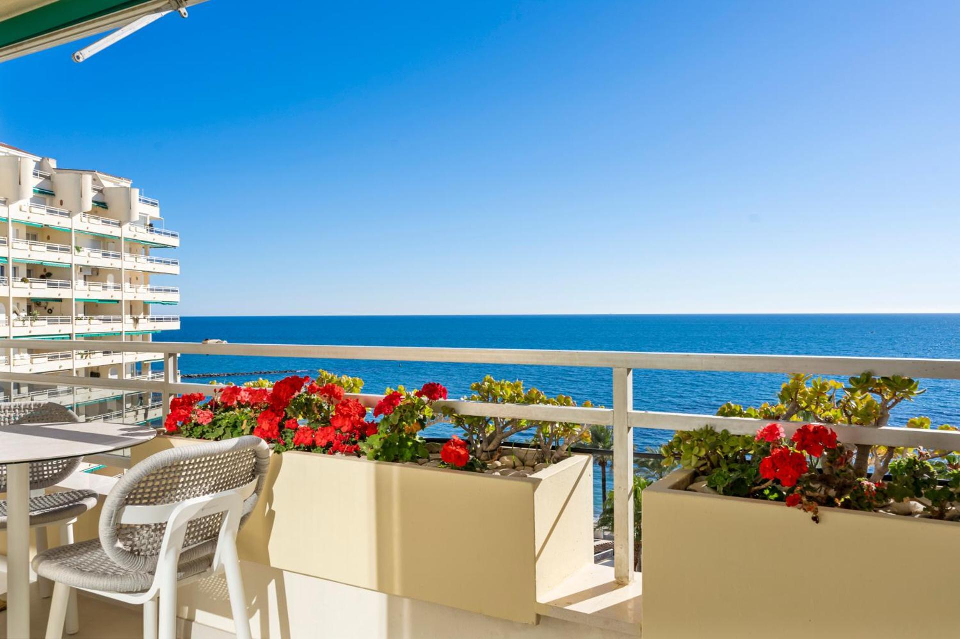 Beach Front Apartment With Pool Μαρμπέλλα Εξωτερικό φωτογραφία
