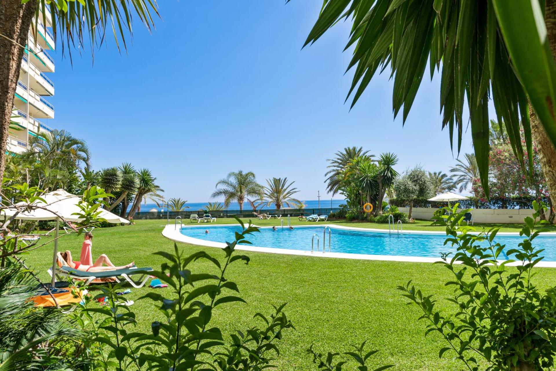 Beach Front Apartment With Pool Μαρμπέλλα Εξωτερικό φωτογραφία